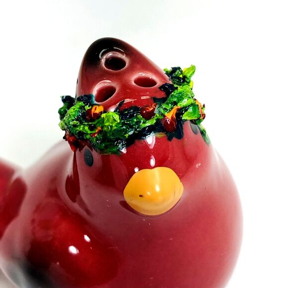 Cardinals NEW Salt and Pepper Shakers Christmas Wreath Ceramic 3 inch Birds - Picture 9 of 16